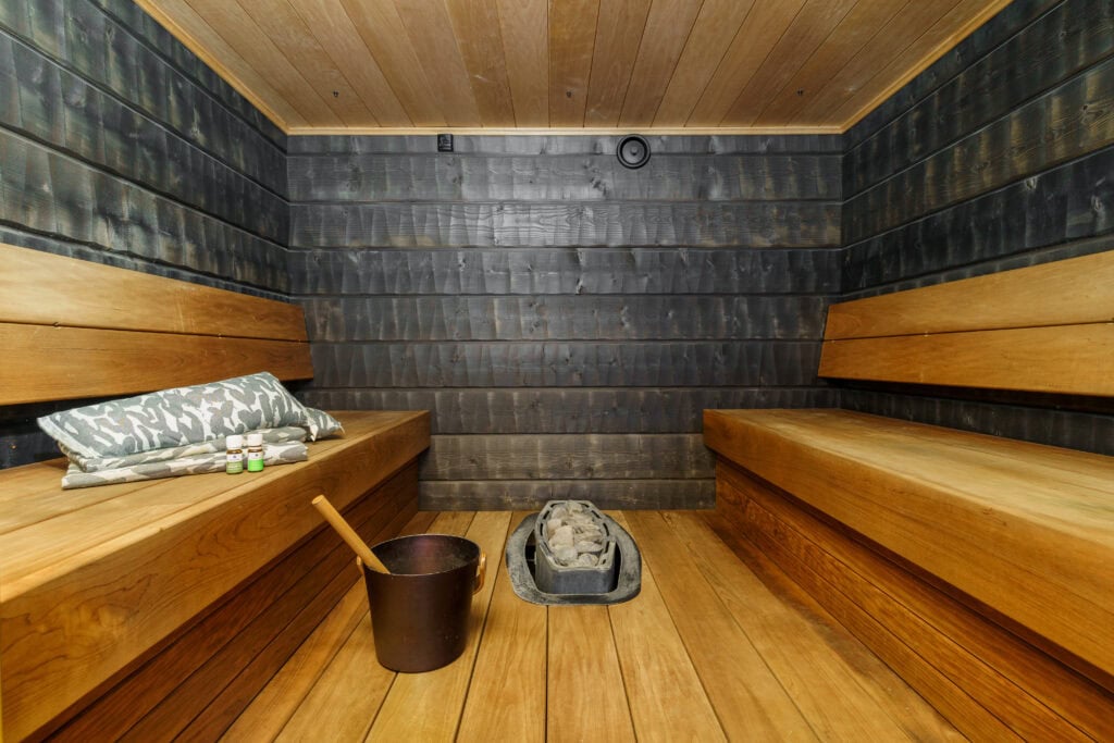 Full bathroom 1