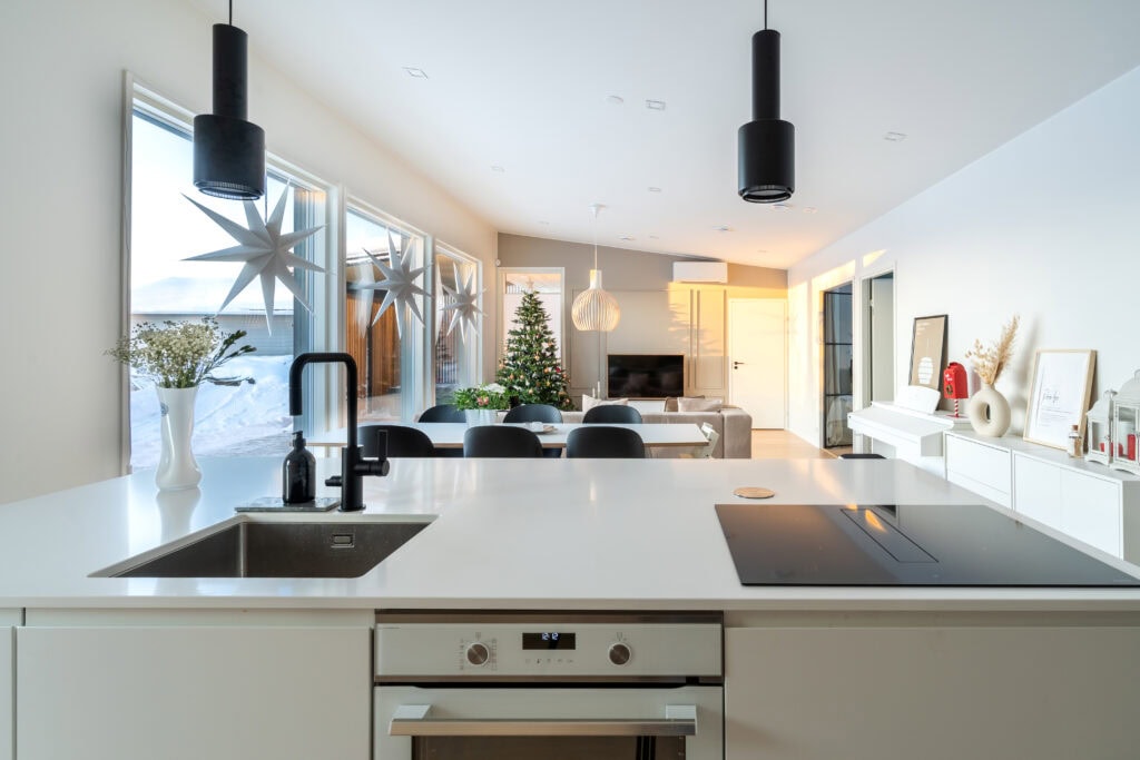 Full kitchen