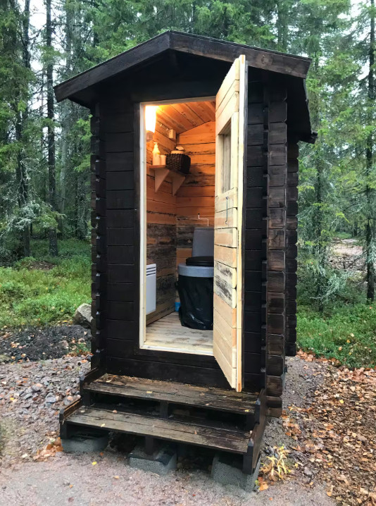 Half bathroom 1