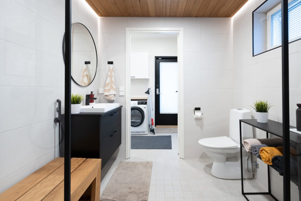 Full bathroom 1