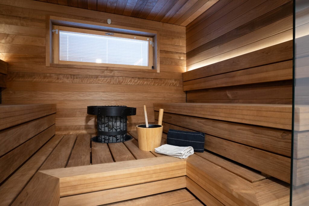 Full bathroom 1