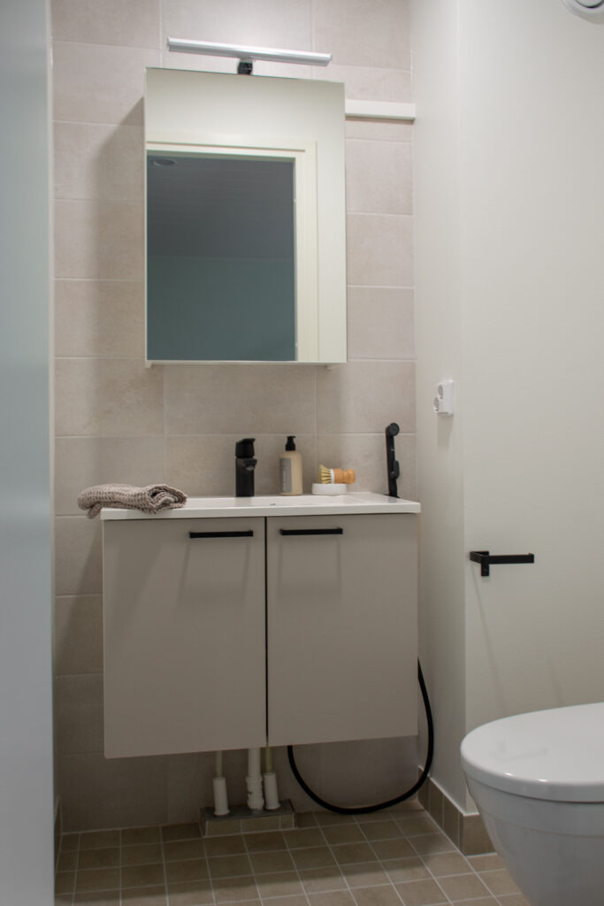 Full bathroom 2