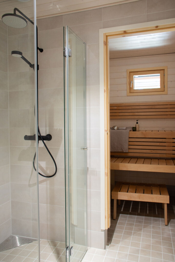 Full bathroom 1