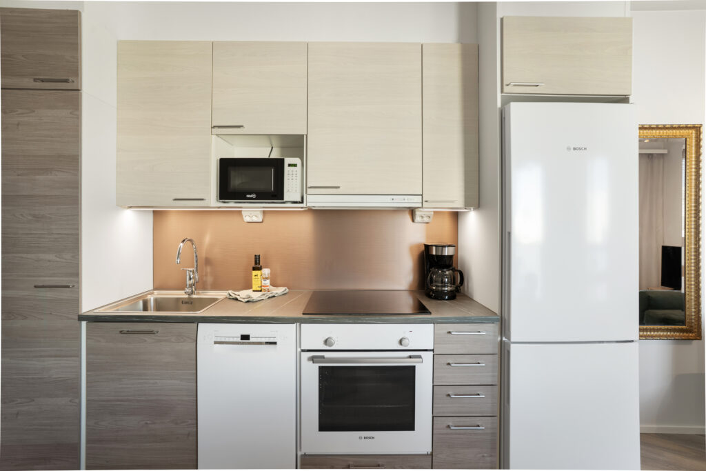 Full kitchen