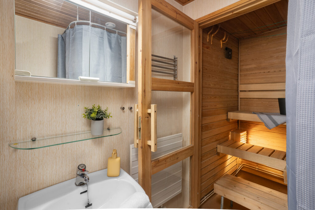 Full bathroom 1