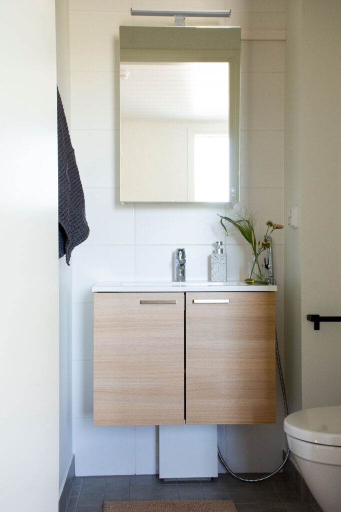 Full bathroom 1