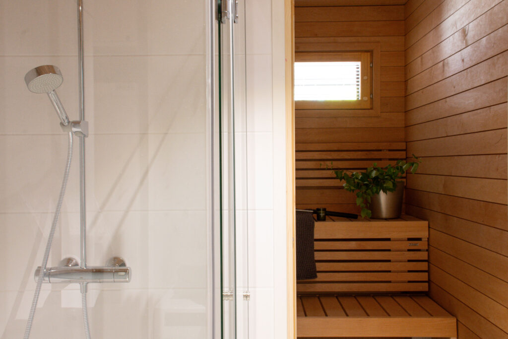 Full bathroom 2