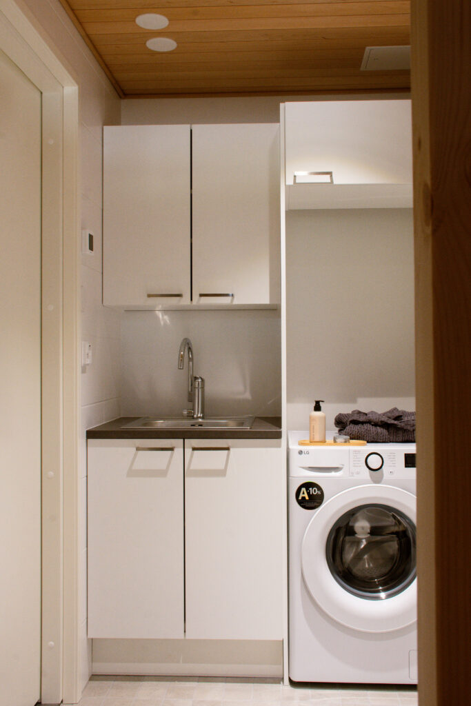 Full bathroom 2