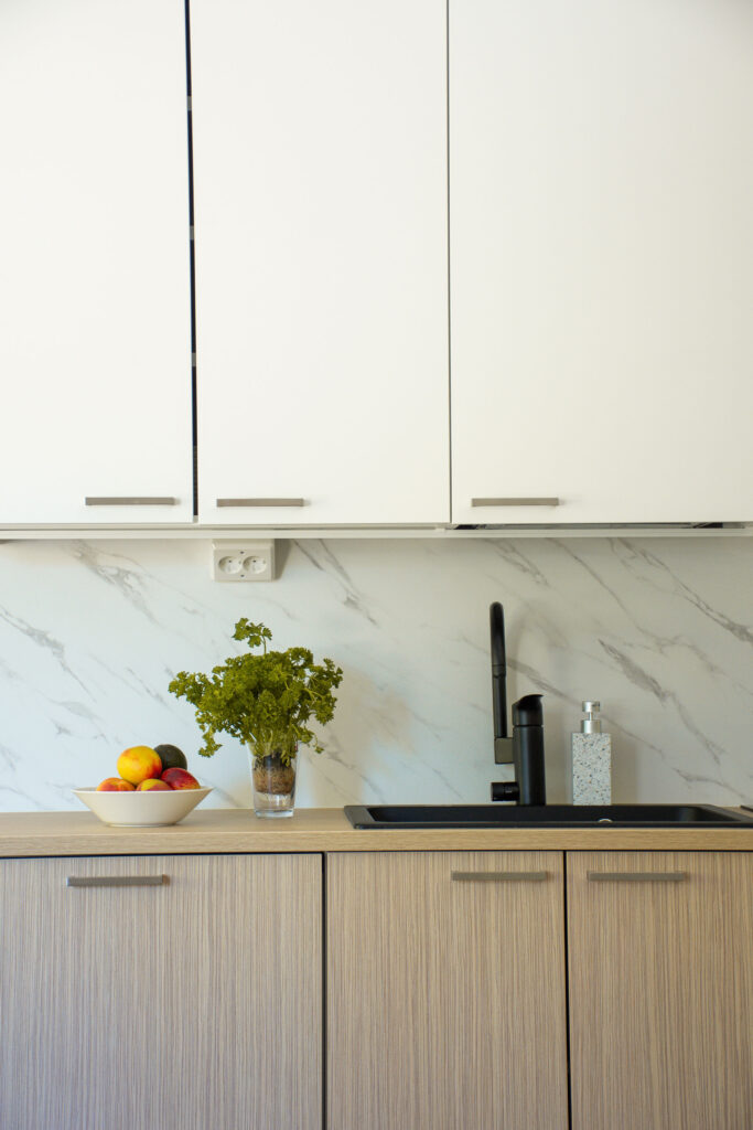 Full kitchen