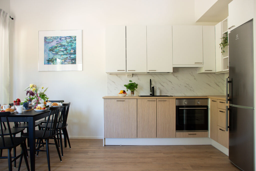 Full kitchen