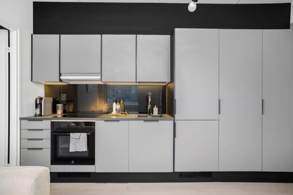 Full kitchen