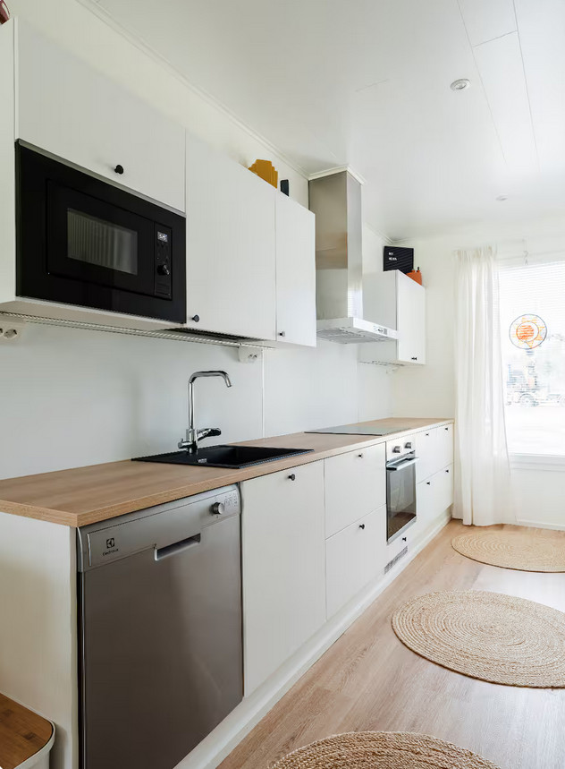 Full kitchen