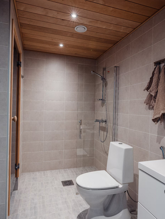 Full bathroom 1