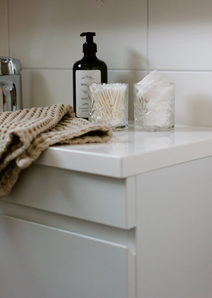 Half bathroom 1