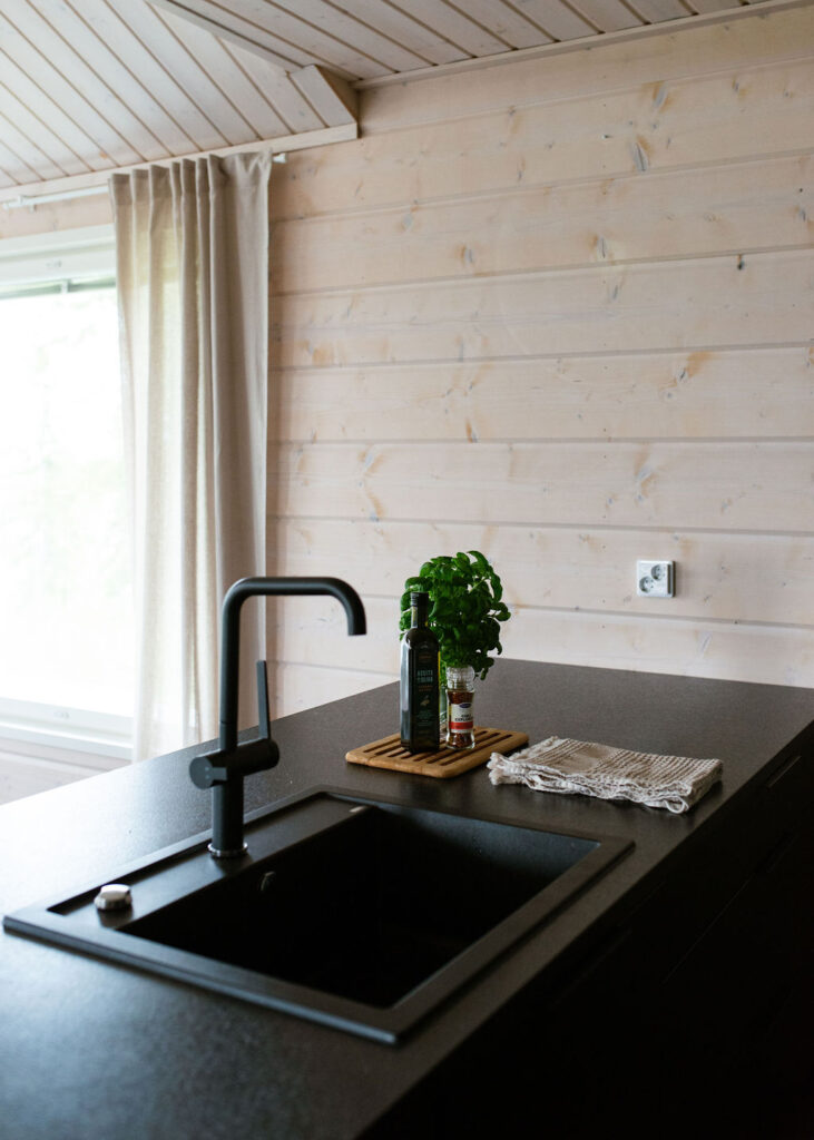 Full kitchen