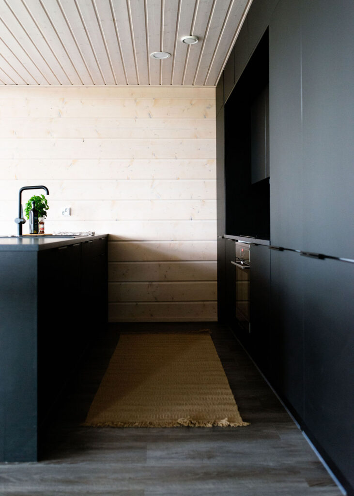 Full kitchen