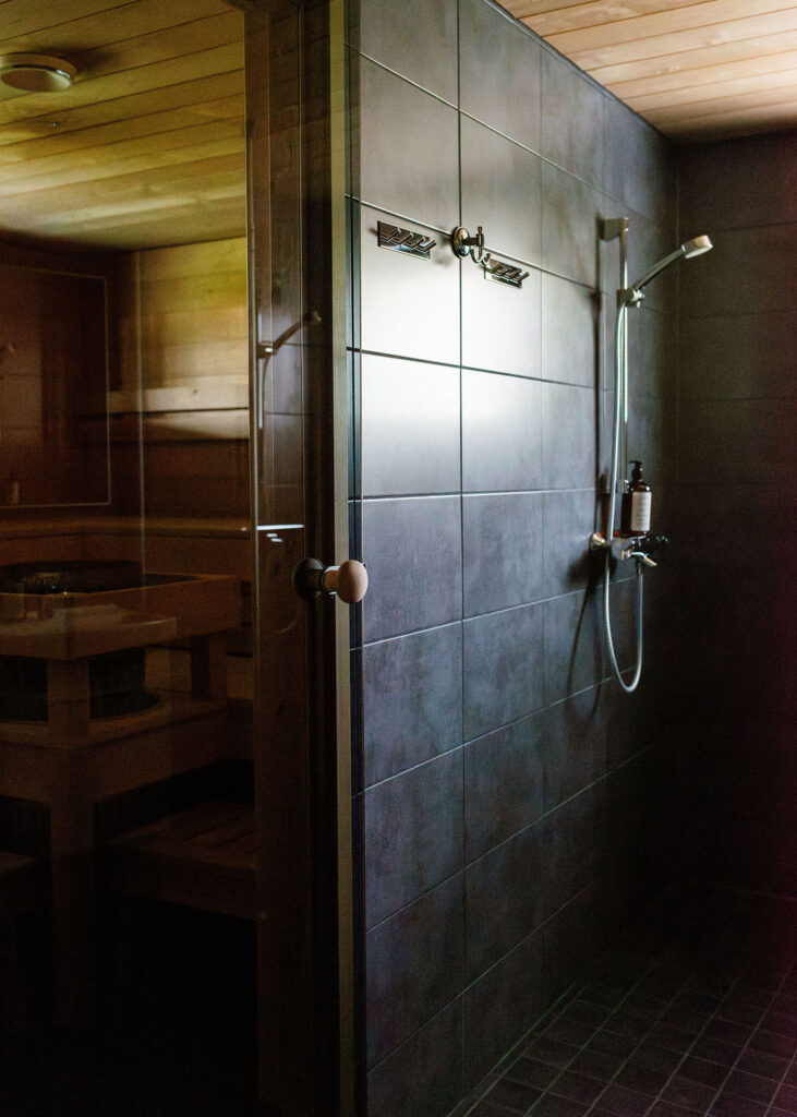 Full bathroom 2